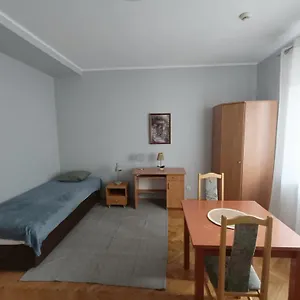 apartamenty-zielony-przy-mtp.poznan-hotels.com/